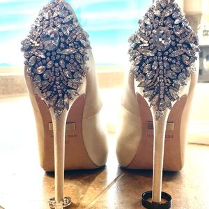 Badgley Mischka Kiara Shoes Ivory - size 5.5